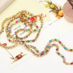 Lange Steinhalskette, mehrfarbig, verziert mit Swarovski-Kristallen