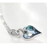 Lange Halskette mit Herzanhänger, verziert mit Swarovski-Kristallen