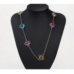  Lange Halskette mit Blumenmuster, verziert mit Swarovski-Kristallen