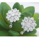  Luxuriöses blumenförmiges Schmuckset, Rhodium