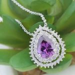  Halskette mit Wassertropfen-Anhänger, Amethyst