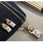  Würfelförmiges Schmuckset, verziert mit Swarovski-Kristallen