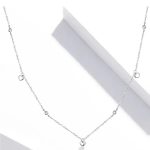 Silberne Halskette mit Herzen