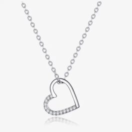 Silberne Halskette mit Herzanhänger