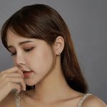 Silberne Ohrringe, Ledermuster