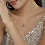 Silberne Halskette mit Stethoskop-Anhänger