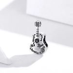 Silberanhänger, Gitarre