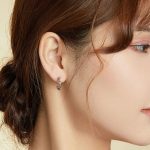 Silberne Ohrringe, Kette