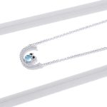 Silberne Halskette mit einer Eule