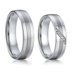 Herren-Ehering, Edelstahl, silberfarben, mit dunklem Ring in der Mitte, Größe 15