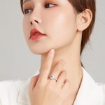 Silberner Verlobungsring mit weißem Kristall, Größe 7