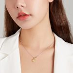 Silberne Halskette mit Sonnenblume