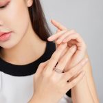 Silberring, Spirale, mit farbigem Kristall