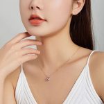 Silberne Halskette mit Kristallherz