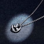 Silberne Halskette mit Kristallherz