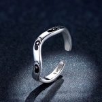 Silberring mit Fußabdrücken