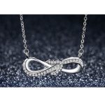Silberne Halskette mit Anhänger der unendlichen Liebe