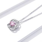 Silberne Halskette mit dreifachem Herz