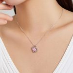 Silberne Halskette mit dreifachem Herz