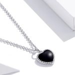 Silberne Halskette mit schwarzem Herz