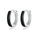 Silberohrringe, schwarz und weiß