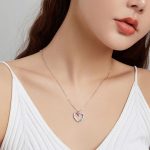 Silberne Halskette mit Regenbogenherz