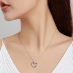 Silberne Halskette mit Regenbogenherz