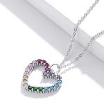 Silberne Halskette mit Regenbogenherz