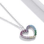 Silberne Halskette mit Regenbogenherz