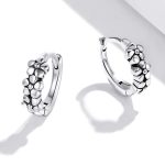 Silberohrringe mit Blumen