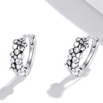 Silberohrringe mit Blumen