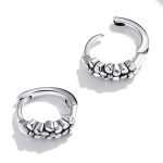 Silberohrringe mit Blumen