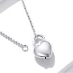 Silberne Halskette mit Herzanhänger