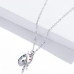 Silberne Halskette mit Farbpalette