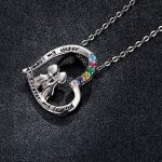 Silberne Halskette, ewige Freundschaft