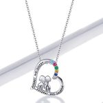 Silberne Halskette, ewige Freundschaft