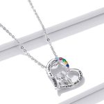 Silberne Halskette, ewige Freundschaft