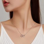 Silberne Halskette, pure Liebe