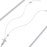 Silberne Halskette mit einem Kreuz und der Aufschrift Glaube