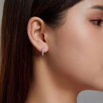 Silberne Creolen mit Kristall