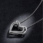 Silberne Halskette mit Herz und Schmetterling