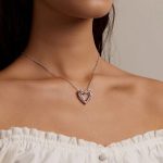 Silberne Halskette mit Herz und Schmetterling
