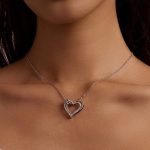 Silberne Halskette mit Herz und Schmetterling