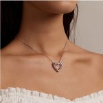 Silberne Halskette mit Doppelherzanhänger und Schmetterling