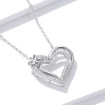 Silberne Halskette mit Doppelherzanhänger und Schmetterling