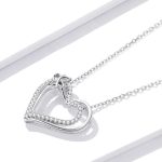Silberne Halskette mit Doppelherz und Schmetterlingsanhänger