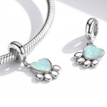 Silberanhänger, Pfote mit Opal