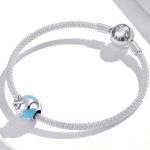 Silberanhänger, Reisen