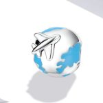 Silberanhänger, Reisen