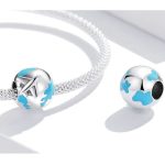 Silberanhänger, Reisen